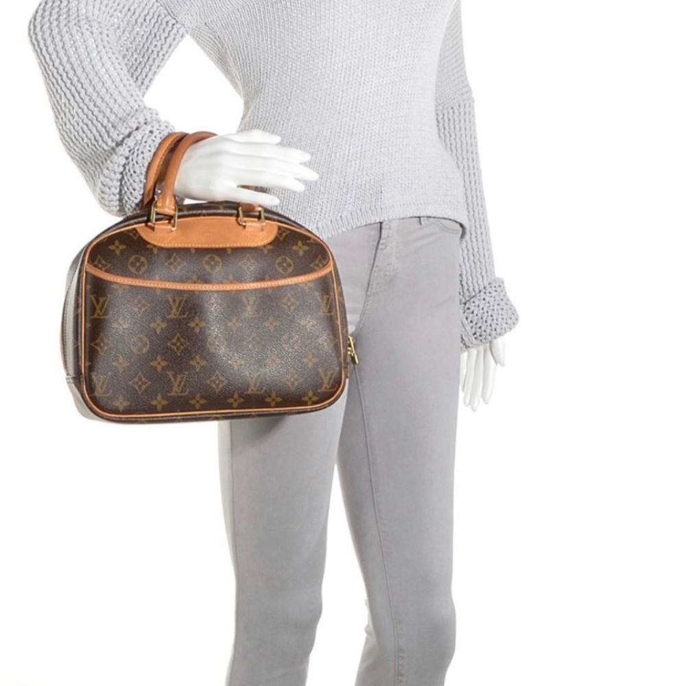 Luis Vuitton trouville monogram canvas handbag includes authentic strap
